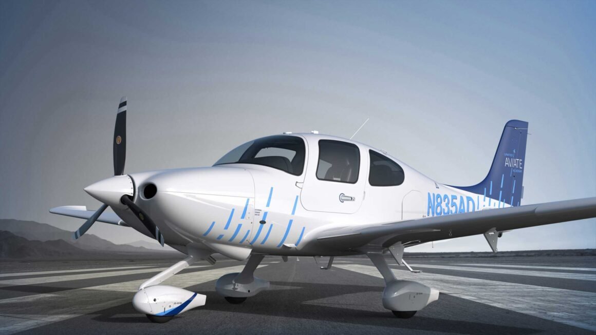Cirrus TRAC SR20 United Aviate