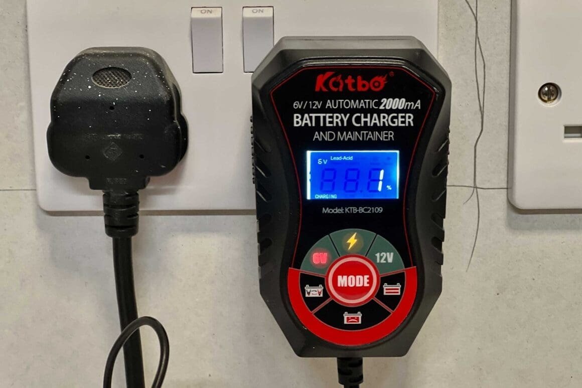 Katbo 6v/12v battery charger