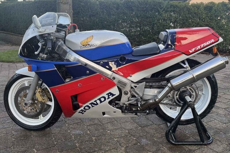 1988 Honda VFR750R RC30