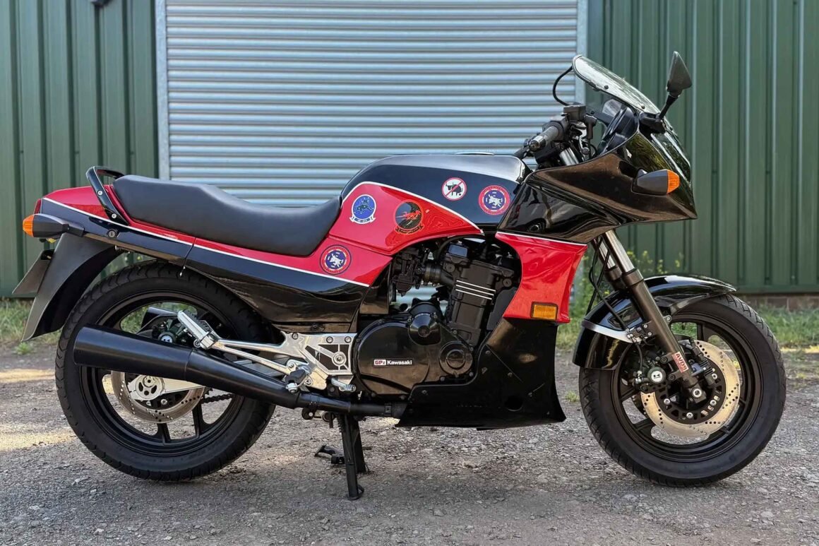 Kawasaki GPz900R Top Gun