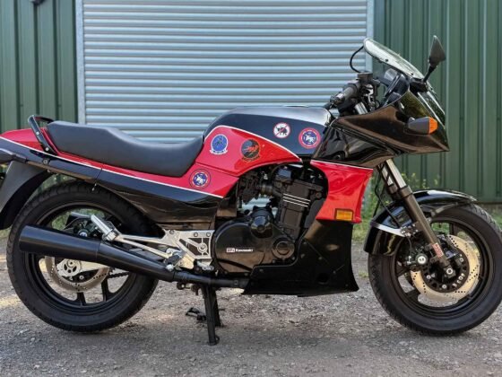 Kawasaki GPz900R Top Gun replica
