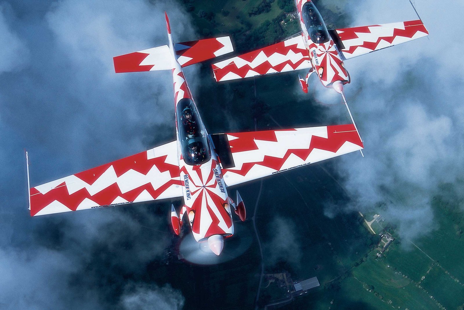 Formation flying with Ultimate High