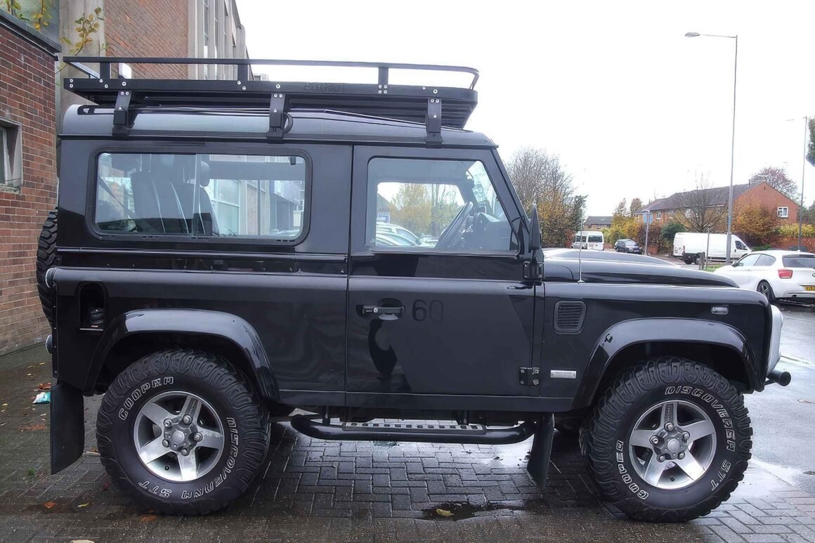 Land Riover Defender 90 featured in the scam